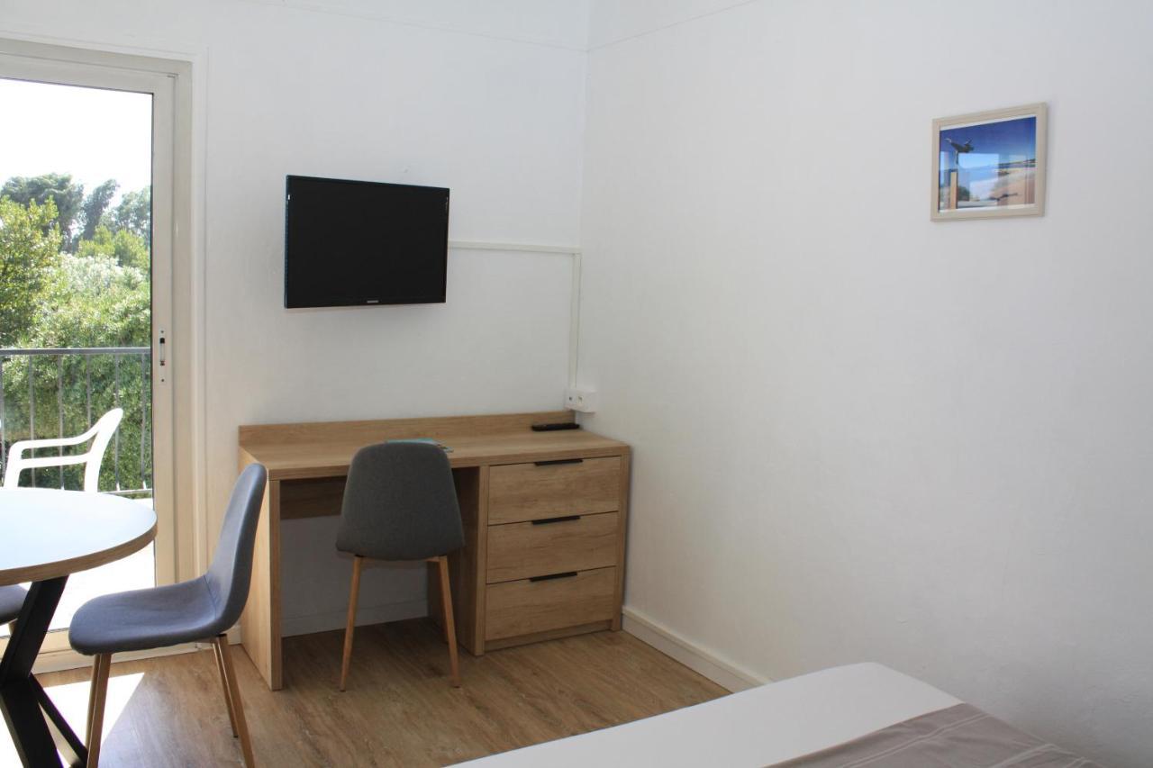 Motel Ascot - Hotel & Appartements Cagnes-sur-Mer Exteriör bild